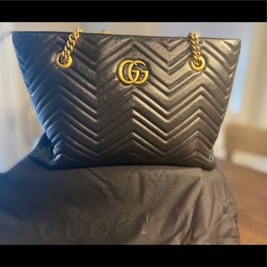 GG Marmont medium quilted leather tote